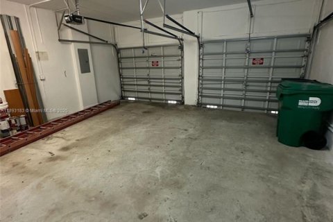 Снять в аренду таунхаус в Дорал, Флорида 4 спальни, 211.45м2, № 1945327 - фото 28