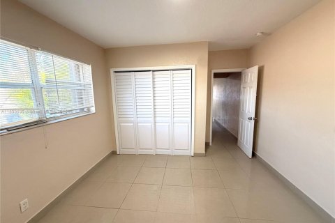 Casa en alquiler en Hallandale Beach, Florida, 1 dormitorio, 55.74 m2 № 1951147 - foto 6