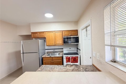 Casa en alquiler en Hallandale Beach, Florida, 1 dormitorio, 55.74 m2 № 1951147 - foto 5