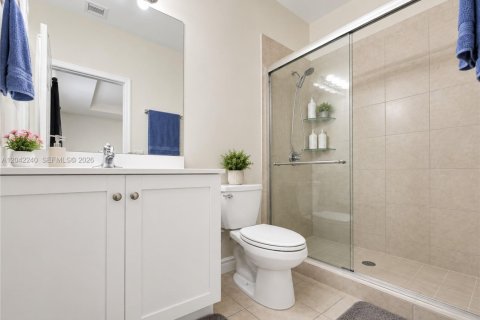 House in Hialeah, Florida 3 bedrooms, 137.77 sq.m. № 2185941 - photo 23