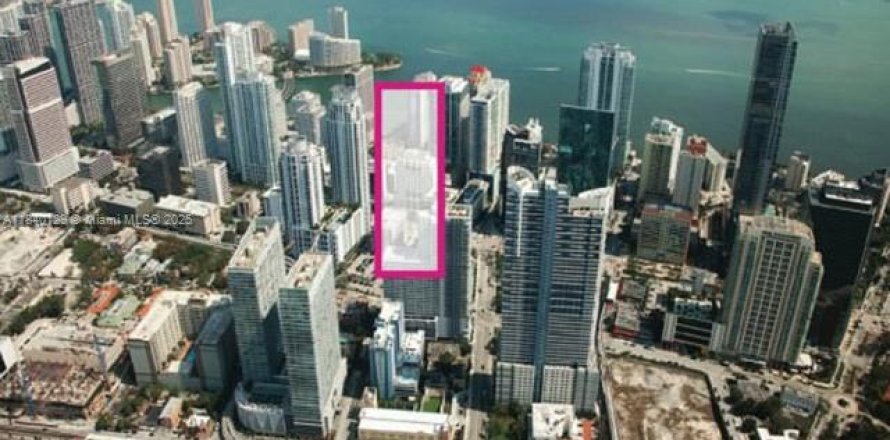 Кондоминиум с 2 спальнями в Майами, Флорида № 1987847