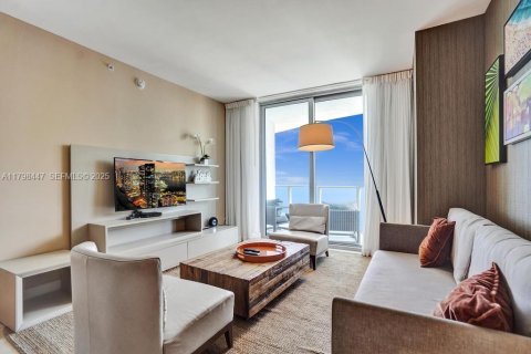 Condominio en Hollywood, Florida, 2 dormitorios  № 2185840