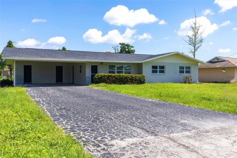 House in Fort Myers, Florida 3 bedrooms, 125.42 sq.m. № 1911843 - photo 2