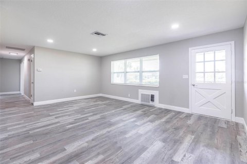 House in Fort Myers, Florida 3 bedrooms, 125.42 sq.m. № 1911843 - photo 4
