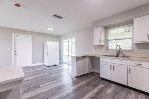 House in Fort Myers, Florida 3 bedrooms, 125.42 sq.m. № 1911843 - photo 9