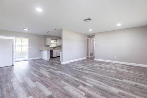 House in Fort Myers, Florida 3 bedrooms, 125.42 sq.m. № 1911843 - photo 7