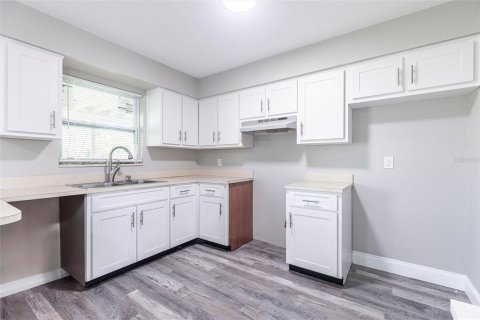House in Fort Myers, Florida 3 bedrooms, 125.42 sq.m. № 1911843 - photo 10