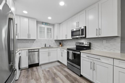 Copropriété à vendre à Sarasota, Floride: 1 chambre, 71.53 m2 № 2389151 - photo 6
