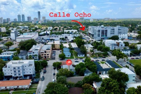 Снять в аренду виллу или дом в Майами, Флорида 2 спальни, 83.61м2, № 1878644 - фото 21