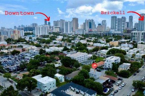 Снять в аренду виллу или дом в Майами, Флорида 2 спальни, 83.61м2, № 1878644 - фото 20