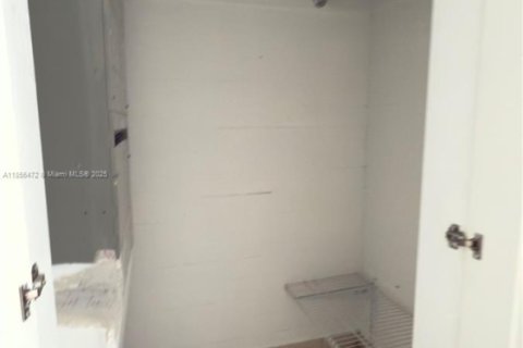 Снять в аренду виллу или дом в Майами, Флорида 2 спальни, 83.61м2, № 1878644 - фото 16