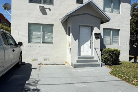 Снять в аренду виллу или дом в Майами, Флорида 2 спальни, 83.61м2, № 1878644 - фото 19