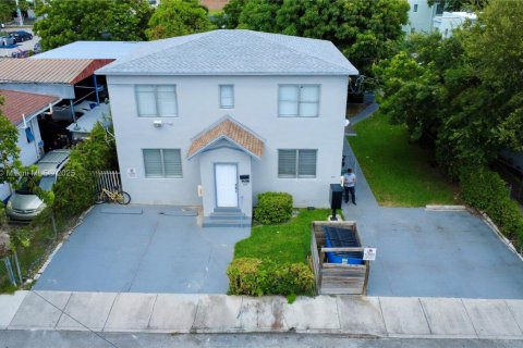 Снять в аренду виллу или дом в Майами, Флорида 2 спальни, 83.61м2, № 1878644 - фото 22