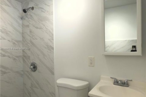 Снять в аренду виллу или дом в Майами, Флорида 2 спальни, 83.61м2, № 1878644 - фото 15