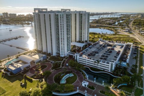 Copropriété à vendre à Holly Hill, Floride: 2 chambres, 154.22 m2 № 766528 - photo 1
