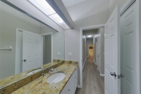 Casa en alquiler en Tampa, Florida, 4 dormitorios, 224.73 m2 № 1911923 - foto 23