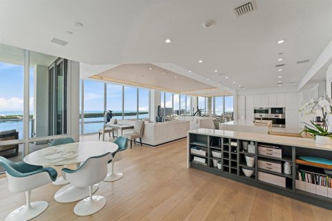 Condo in North Palm Beach, Florida, 3 bedrooms  № 2249566 - photo 11
