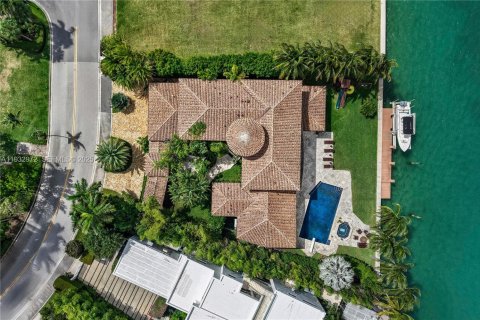 House in Bay Harbor Islands, Florida 7 bedrooms, 459.96 sq.m. № 1992612 - photo 30