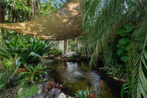 House in Bay Harbor Islands, Florida 7 bedrooms, 459.96 sq.m. № 1992612 - photo 27