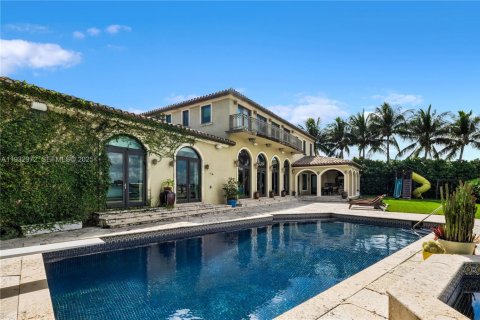 House in Bay Harbor Islands, Florida 7 bedrooms, 459.96 sq.m. № 1992612 - photo 25