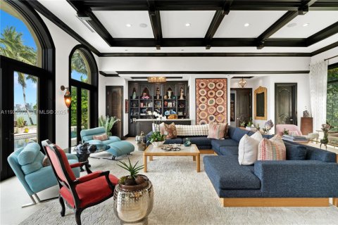 House in Bay Harbor Islands, Florida 7 bedrooms, 459.96 sq.m. № 1992612 - photo 7