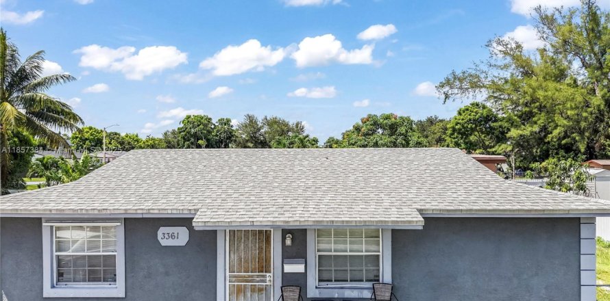 Villa ou maison à Miami Gardens, Floride 3 chambres, 104.05 m2 № 1898173