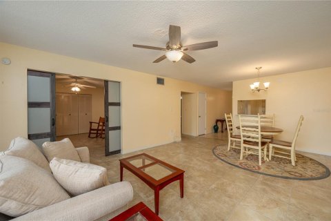Condominio en venta en Lake Wales, Florida, 2 dormitorios, 100.8 m2 № 1719109 - foto 6