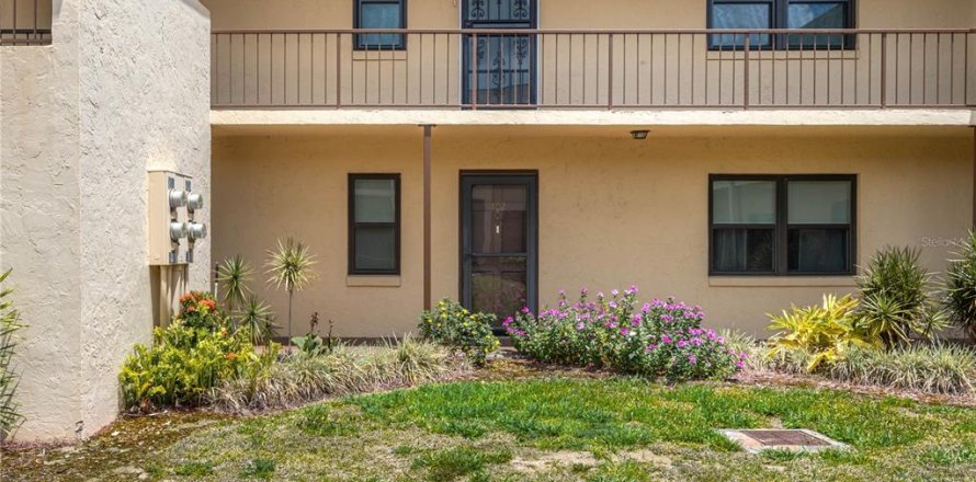 Condo in Lake Wales, Florida, 2 bedrooms № 1719109