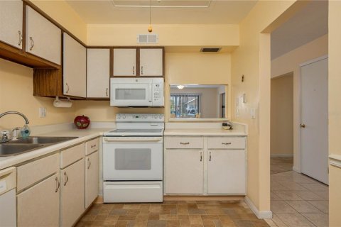 Condominio en venta en Lake Wales, Florida, 2 dormitorios, 100.8 m2 № 1719109 - foto 8