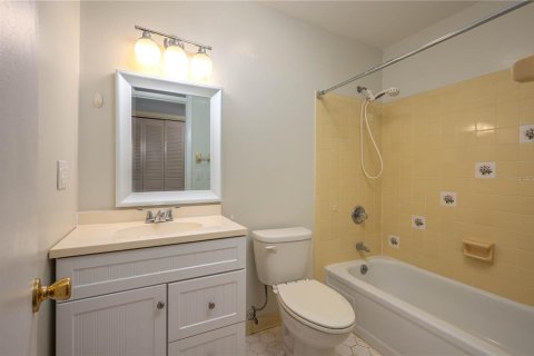Condominio en venta en Lake Wales, Florida, 2 dormitorios, 100.8 m2 № 1719109 - foto 17