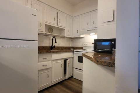 Condominio en venta en Hallandale Beach, Florida, 1 dormitorio, 45.89 m2 № 1872189 - foto 2