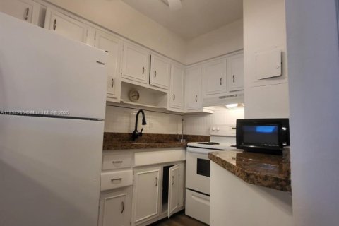 Condominio en venta en Hallandale Beach, Florida, 1 dormitorio, 45.89 m2 № 1872189 - foto 3
