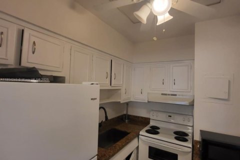 Condominio en venta en Hallandale Beach, Florida, 1 dormitorio, 45.89 m2 № 1872189 - foto 14