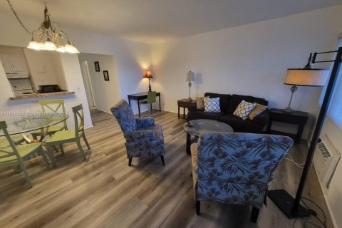 Condominio en venta en Hallandale Beach, Florida, 1 dormitorio, 45.89 m2 № 1872189 - foto 10
