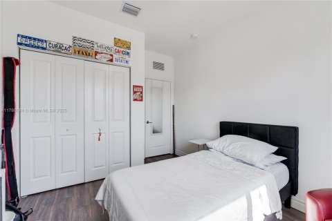 Adosado en venta en Miami, Florida, 4 dormitorios, 178.37 m2 № 1700033 - foto 21