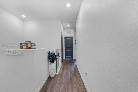 Adosado en venta en Miami, Florida, 4 dormitorios, 178.37 m2 № 1700033 - foto 18