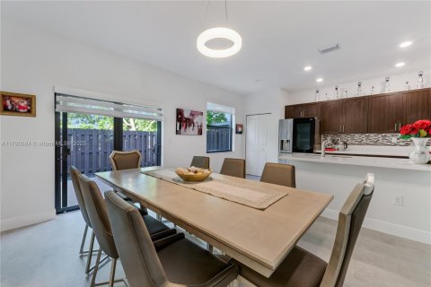 Adosado en venta en Miami, Florida, 4 dormitorios, 178.37 m2 № 1700033 - foto 13