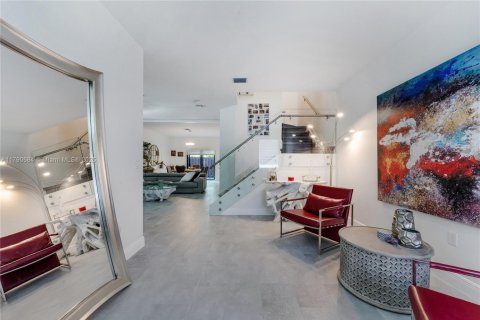 Adosado en venta en Miami, Florida, 4 dormitorios, 178.37 m2 № 1700033 - foto 4