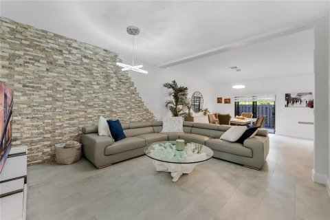 Adosado en venta en Miami, Florida, 4 dormitorios, 178.37 m2 № 1700033 - foto 5