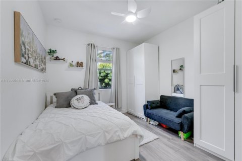 Adosado en venta en Miami, Florida, 4 dormitorios, 178.37 m2 № 1700033 - foto 19