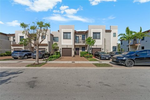 Adosado en venta en Miami, Florida, 4 dormitorios, 178.37 m2 № 1700033 - foto 3