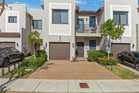 Adosado en venta en Miami, Florida, 4 dormitorios, 178.37 m2 № 1700033 - foto 2