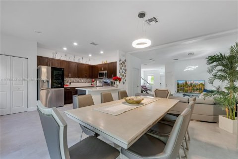 Adosado en venta en Miami, Florida, 4 dormitorios, 178.37 m2 № 1700033 - foto 30