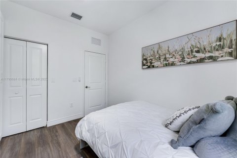 Adosado en venta en Miami, Florida, 4 dormitorios, 178.37 m2 № 1700033 - foto 20