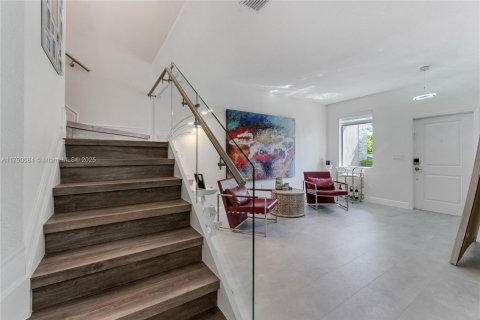 Adosado en venta en Miami, Florida, 4 dormitorios, 178.37 m2 № 1700033 - foto 8