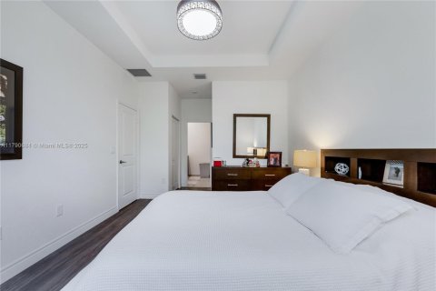 Adosado en venta en Miami, Florida, 4 dormitorios, 178.37 m2 № 1700033 - foto 17