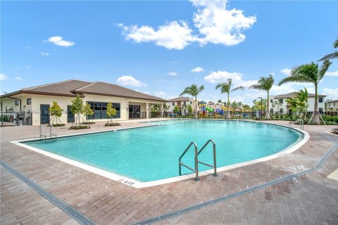 Adosado en venta en Miami, Florida, 4 dormitorios, 178.37 m2 № 1700033 - foto 28