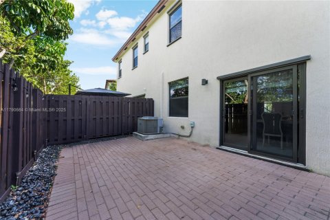 Adosado en venta en Miami, Florida, 4 dormitorios, 178.37 m2 № 1700033 - foto 15