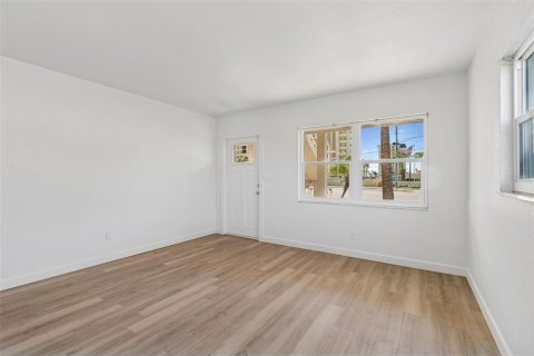 Condo in Saint Petersburg, Florida, 1 bedroom № 2148815 - photo 4