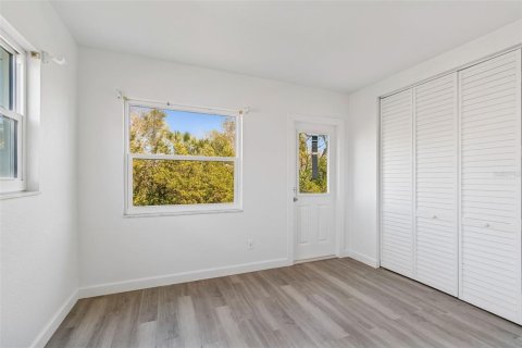 Condo in Saint Petersburg, Florida, 1 bedroom № 2148815 - photo 15